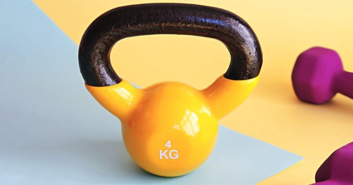 A 4-Step Guide For A Solid Strength Training Workout, From A Personal Trainer