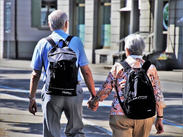 3 Ways To Help Elderly Loved Ones Live Independent Lives