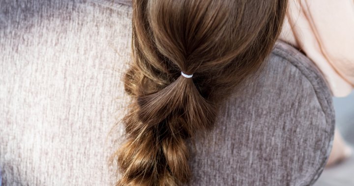 How To Use Essential Oils To Remove Rubber Bands From Hair