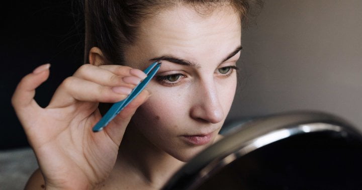 Yes, You Can Pluck Your Own Brows Like A Pro: This 7-Step Guide Is Proof