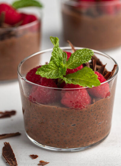 close up shot of the chocolate chia pudding