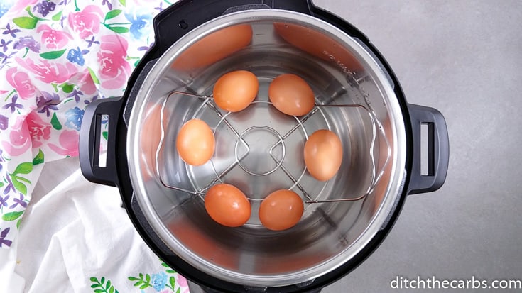 Ever wondered how to boil eggs in the Instant Pot? Watch this! It's genius! #instantpot #keto #lowcarb #boiledeggs #cookingvideo #pressure cooker #healthyrecipes #familyrecipes #glutenfree