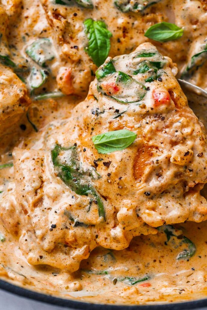 close up view of the creamy chicken thighs