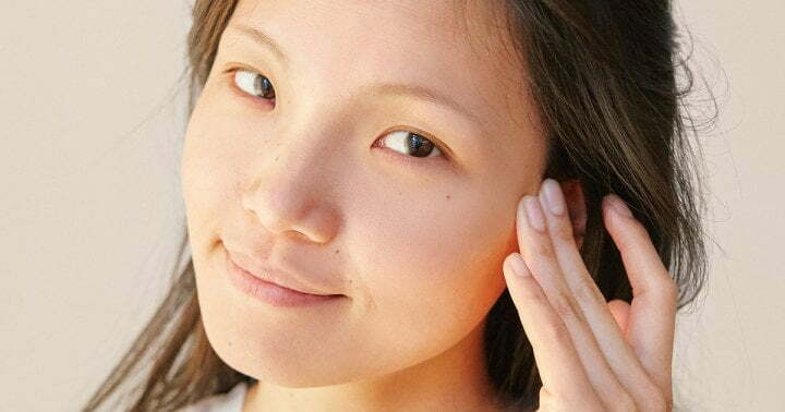 A Makeup Artist's 'Veiling' Technique For Silky, Pillowy Skin