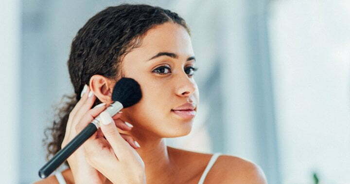 Intimidated By Bronzer? 4 Easy Ways To Apply It For Your Face Shape