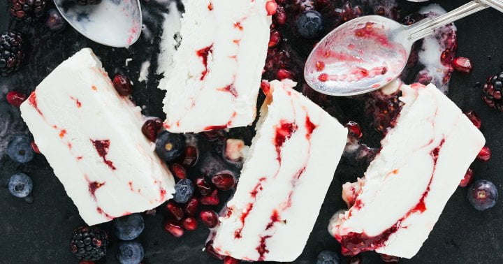 This RD's Satisfying 4-Ingredient Dessert Is Rich In Antioxidants & Protein