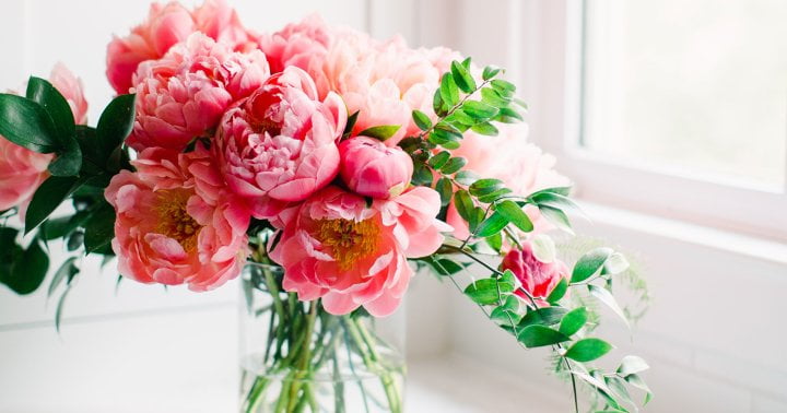 This 2-Second Technique Can Make Your Cut Flowers Last For Weeks