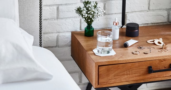 6 Things This Chiropractor Keeps On Her Bedside Table For A+ Sleep