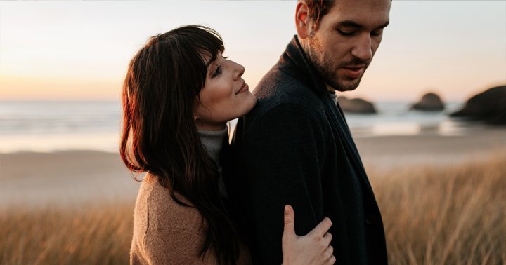 The One Red Flag This Therapist Wants You To Watch Out For In Relationships