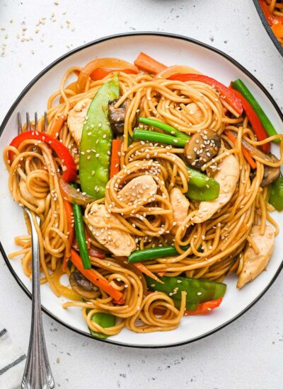 chicken lo mein on a plate i with a fork