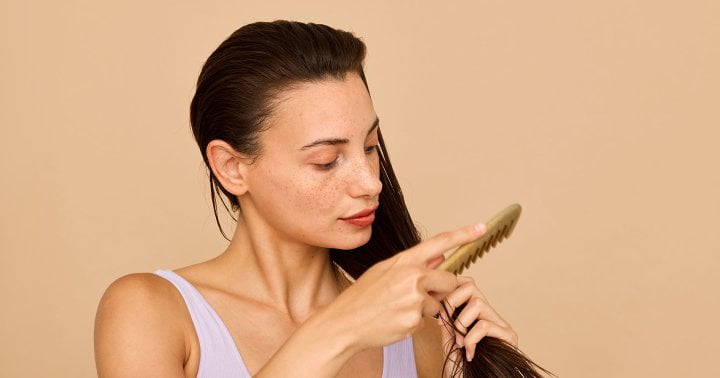 A Holistic Plastic Surgeon's 3 Go-To Tips For Thinning Hair