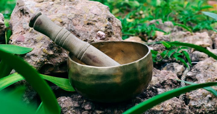 How Sound Baths Are Revolutionizing Healing + How To Try One For Yourself