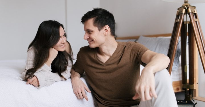 How Soon Is Too Soon To Move In Together? 8 Signs To Look For